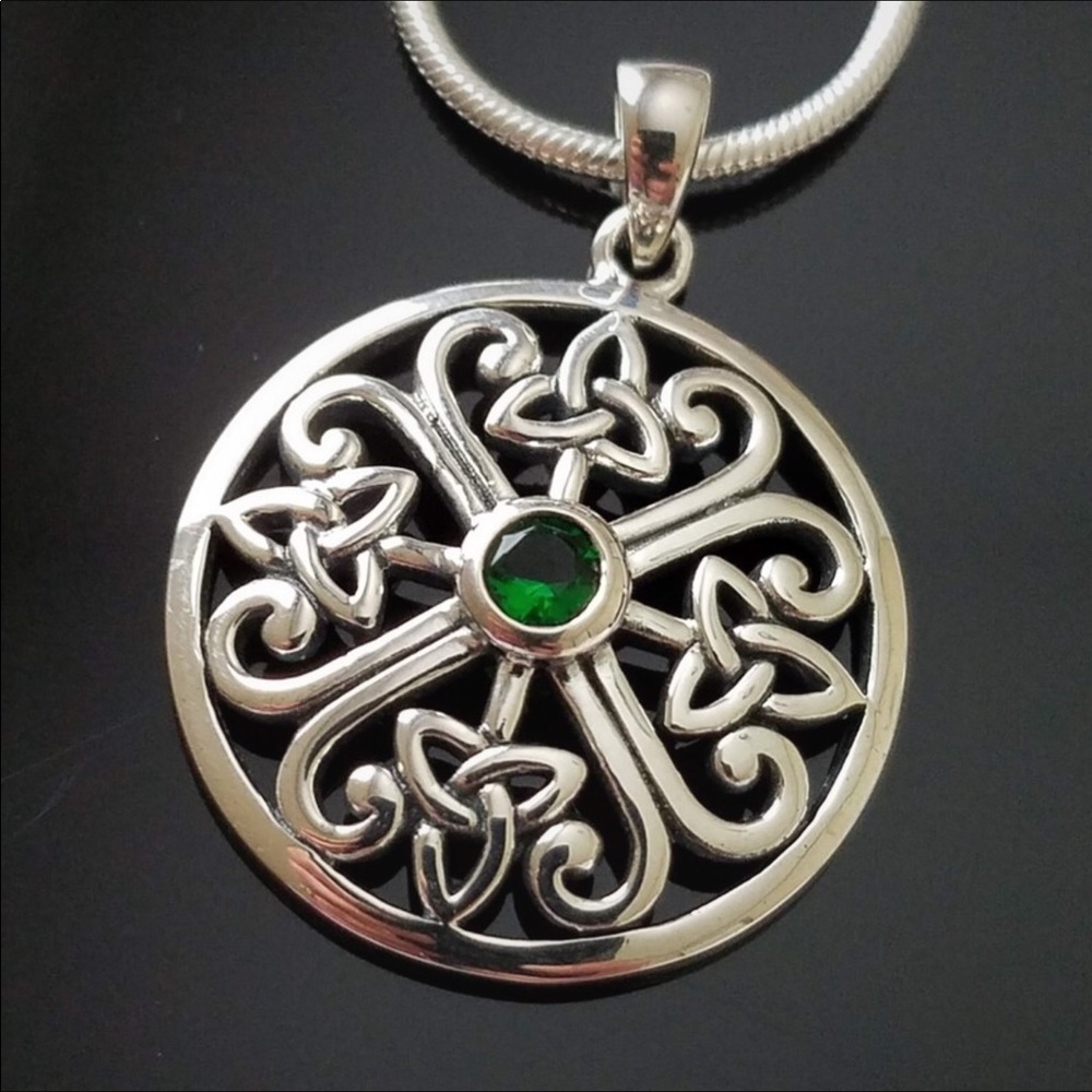 🆕Sterling Silver Trinity Knot Necklace W/Emerald